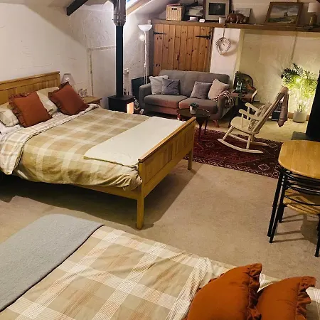 Cozy, Open Plan Barn With Log Burner * Truro