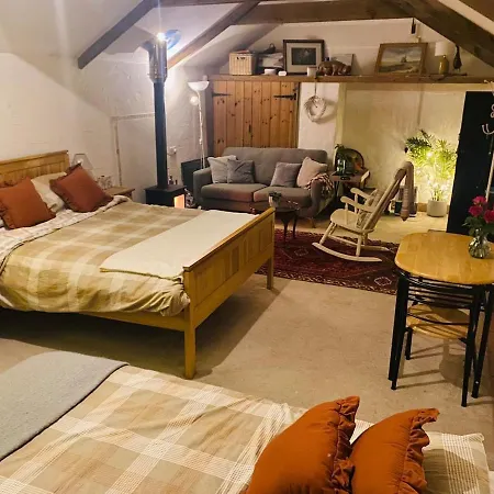 Cozy, Open Plan Barn With Log Burner Apartment *